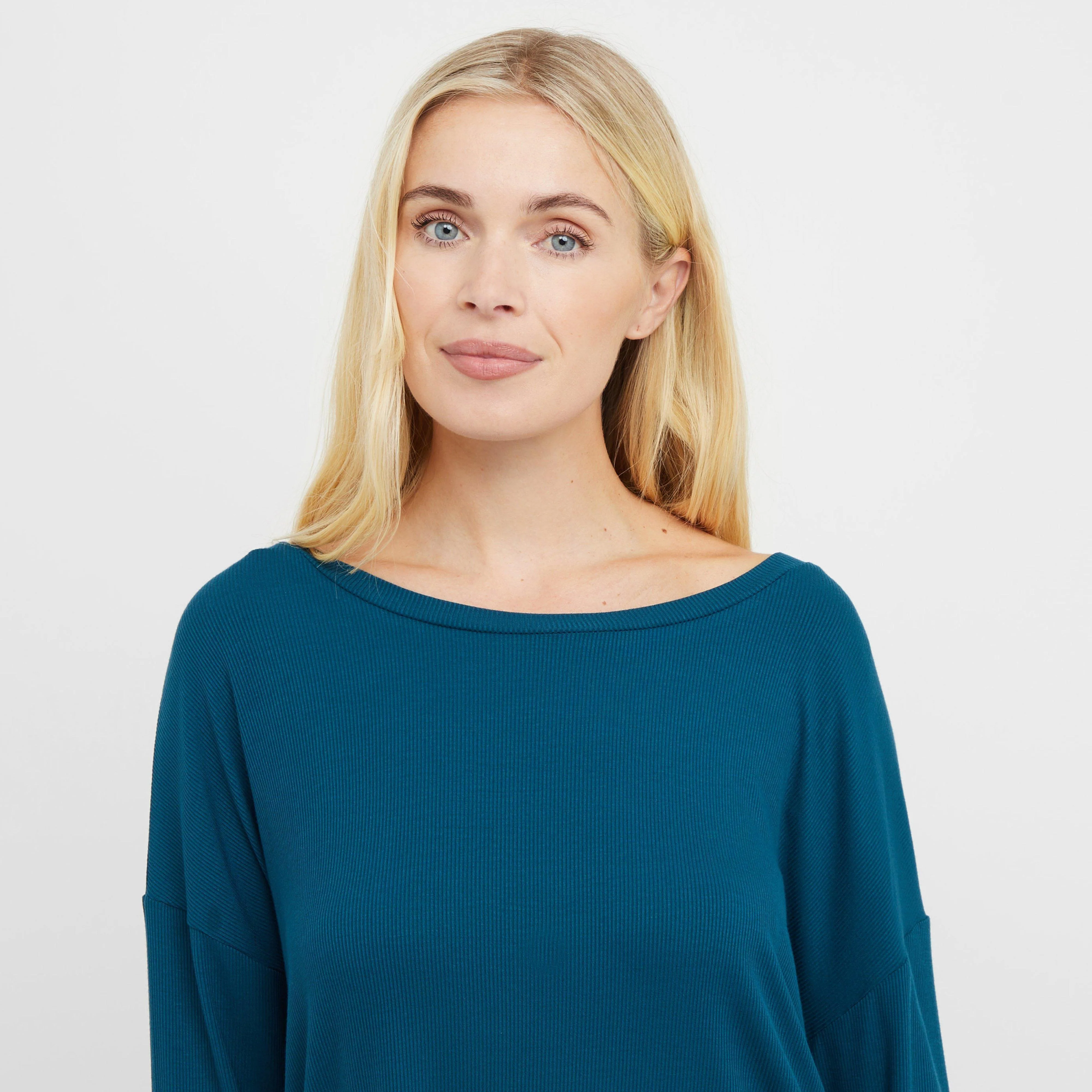 Women’s Flow Crew Sweatshirt - Image 4